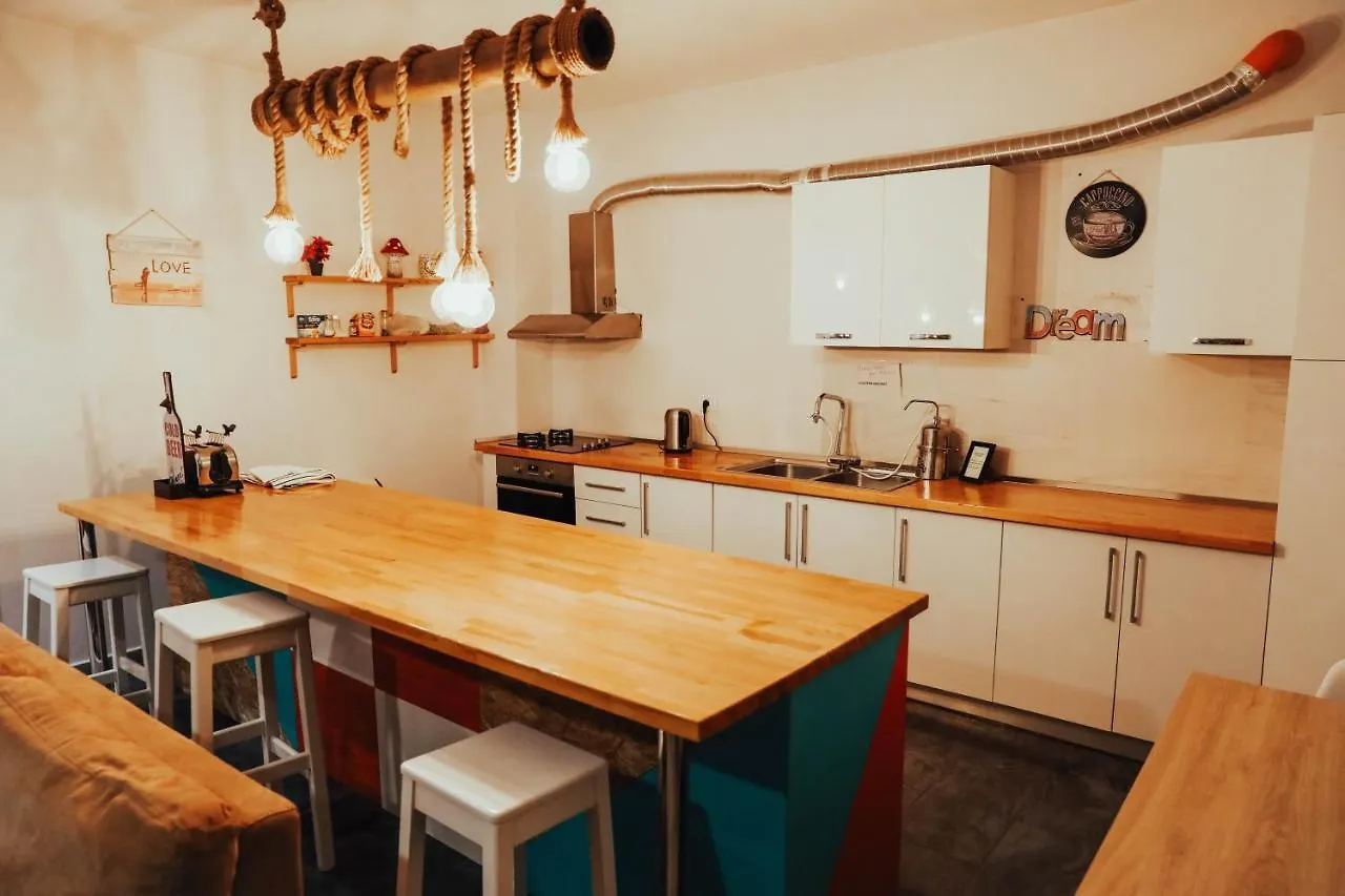 Art Hostel Τίρανα 0*,  Αλβανία