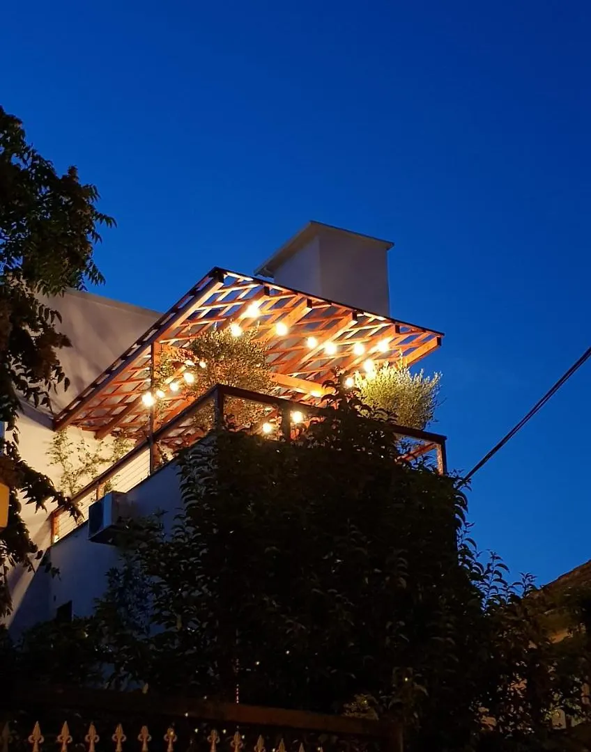 Art Hostel Τίρανα