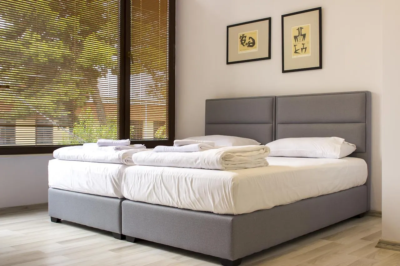 Art Hostel Τίρανα